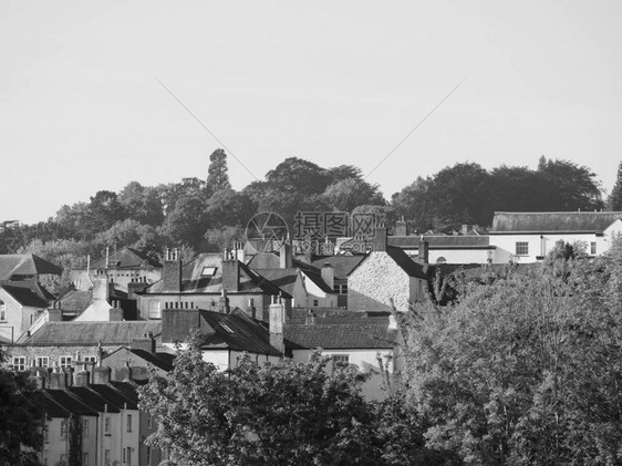典型的英国城市屋顶风景和天线房屋烟图片