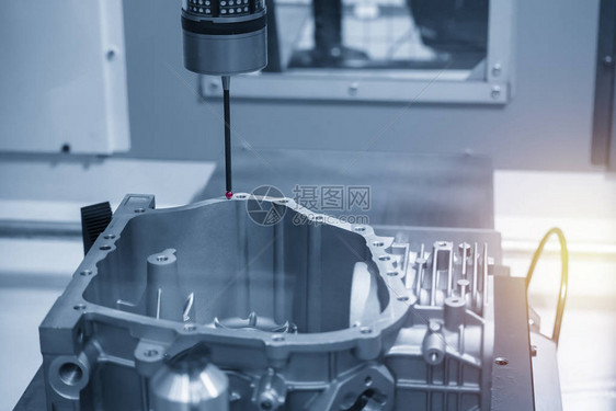 三坐标测量机测量铸造齿轮箱外壳的尺寸多轴坐标测量机在汽车零部件制造过程图片