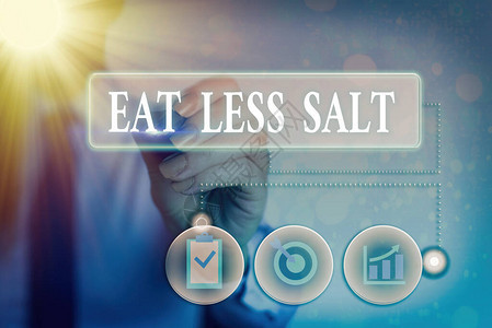 写笔记显示少吃盐减少食品和饮料钠摄入量的商业概念信息数字技术网图片
