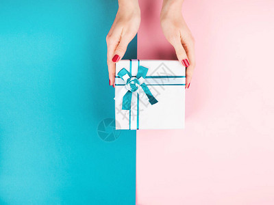 带有粉红和绿宝石两色双甲酮潮流背景带丝图片素材