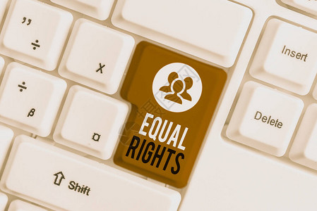 手写文字书写平等概念照片法律面前人平等当所有展示都具有相同时白色pc键盘图片