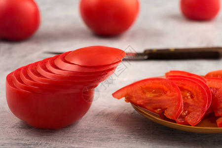 熟的西红柿装饰切开生蔬菜的方法背景图片