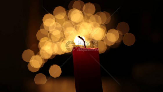 红色蜡烛燃烧火背景图片