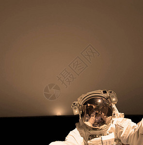 宇航员在火星上制作自拍这是美国航天局提供图片