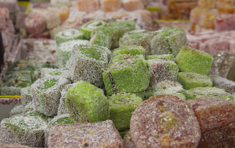 传统的甜食市场柜台的拉哈特液态糖等图片