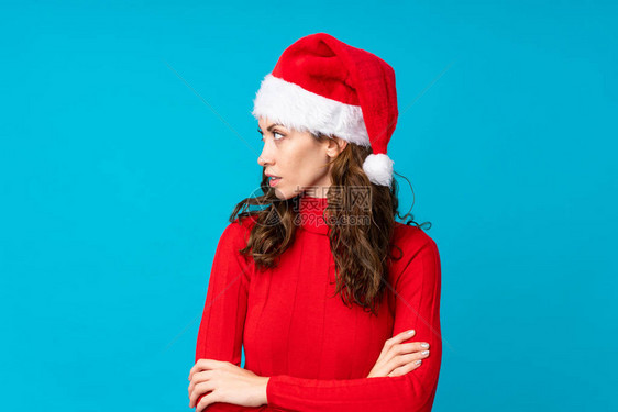 有圣诞帽的女孩与孤立的黄色图片
