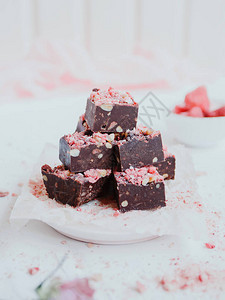 自制草莓松子巧克力软糖图片