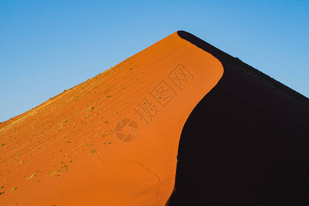沙丘Sossusvlei的壮丽景色纳米布诺克卢夫特公园平底锅中的沙丘纳图片