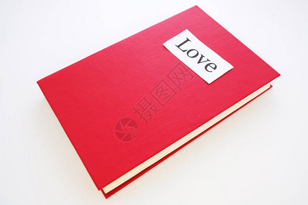 红皮书上有一张纸上面写着爱一本有背景图片