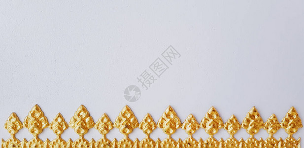 白色壁纸上美丽的泰国金色风格图片