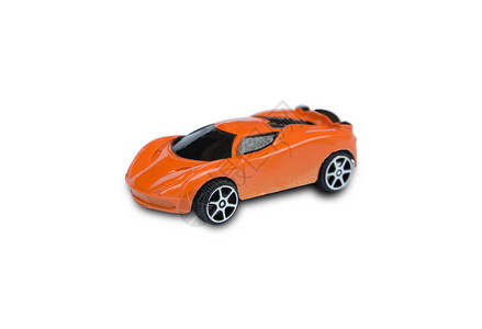 由塑料制成的橙色汽车玩具在白色背景与剪切路径分图片
