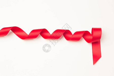 红丝带在圣诞礼物生日礼物周年纪念日一般礼物中制作装饰领带图片