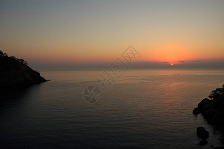 夏季海上日出图片