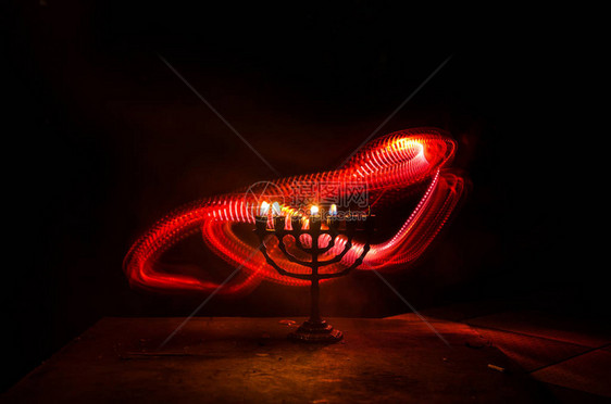 Hanukkah节日的低关键图像图片
