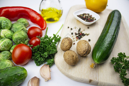 自产蔬菜新鲜的有机蔬菜花园里的蔬菜五颜六色的蔬菜图片