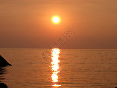 海岸的海景日落图片