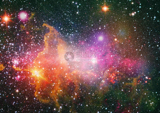 有红色星云和恒星的空间背景由美国航天局提供图片