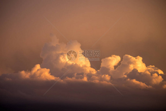 天际线全景美丽的夕阳天空图片