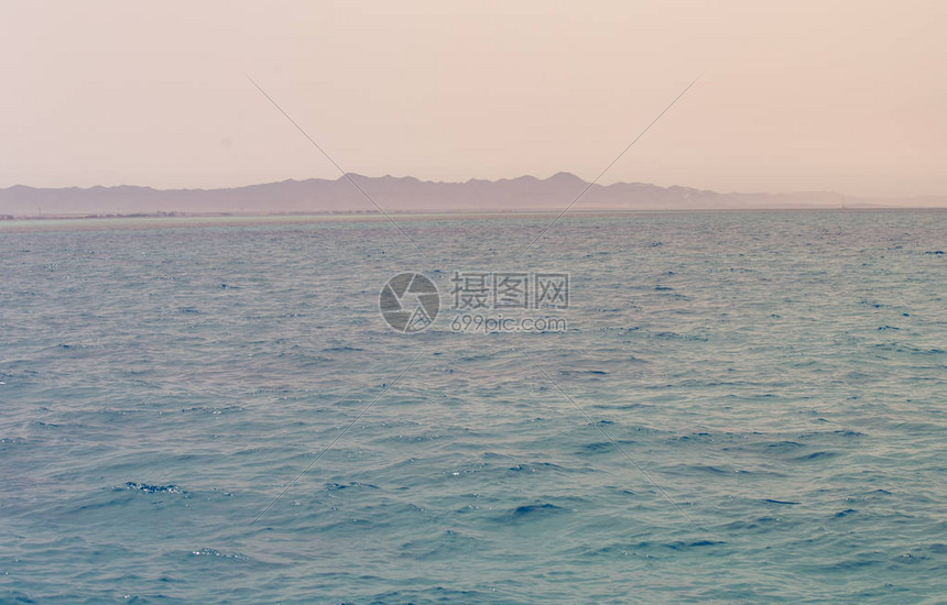 红海蓝色波浪夏天背景高清图片下载-正版图片504242401-摄图网