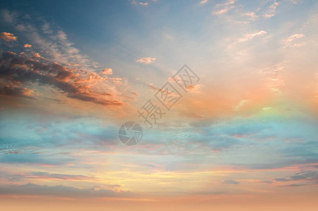 海上日落热带蓝色粉天空黄色云彩天际线图片