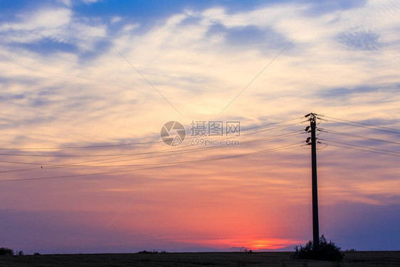 美丽的日落在大自然中太阳落下图片