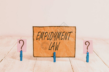 显示就业法的书面说明处理雇主和雇员的法律和义务的商业概念木桌上放图片