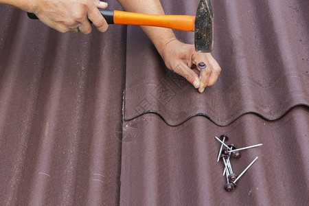 维修工具Roofer安装沥青成像机修理屋顶O背景