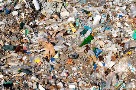 垃圾填埋场中的城市垃圾倾倒图片