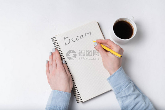 DREAM手写书本上的文字女图片