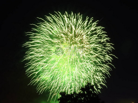 卢森堡烟花在卢森堡庆祝日和大公生日图片