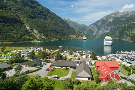 对位于GeirangerFjord的营地现场进行令图片