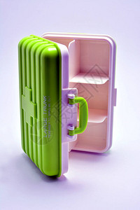 绿色手提式行李式药品箱用于安背景图片