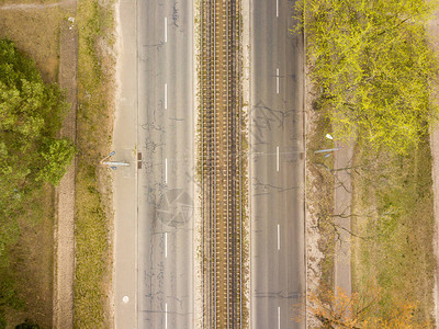 基辅各高速公路之间的空轨迹空图片