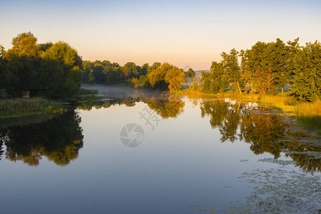 乌克兰夏季清晨Vorskl图片