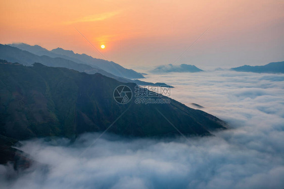 TaXua是越南北部著名的山脉全年图片