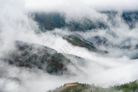 TaXua是越南北部著名的山脉全年图片
