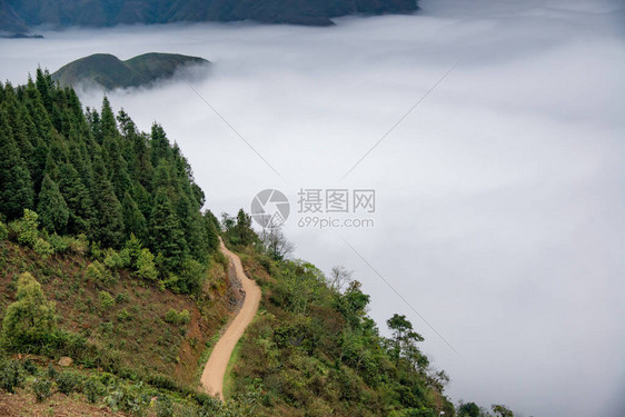 TaXua是越南北部著名的山脉全年图片