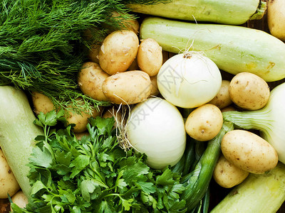 土豆南瓜莳萝欧芹和洋葱背景图片
