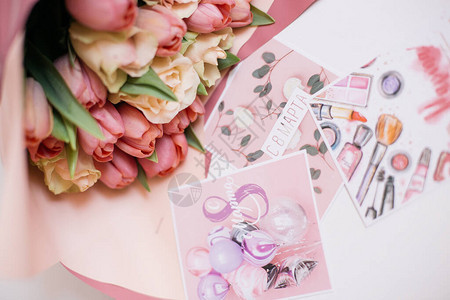 一束粉色和桃花带贺卡图片