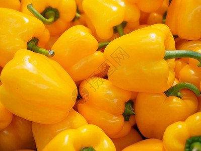 商场里的黄辣椒商场里素食背景图片