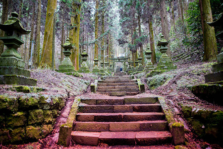 在山中安静地作为动画的神社图片