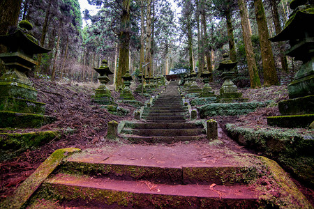 在山中安静地作为动画的神社图片