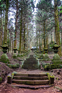 在山中安静地作为动画舞台的神社图片