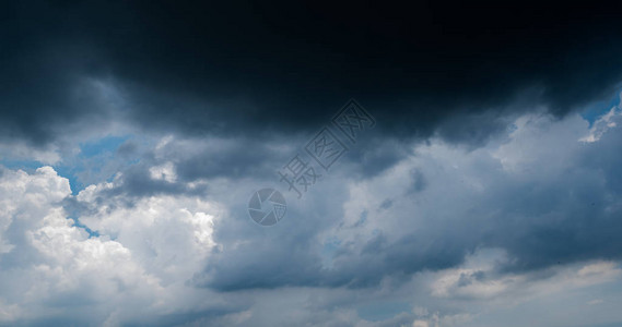 有背景的乌云雷雨前的乌云背景图片