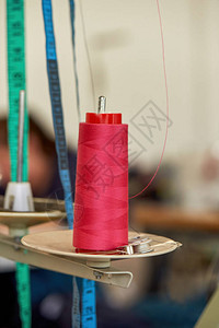 关于纺织品生产结构合作工具的红色线条流红线图片