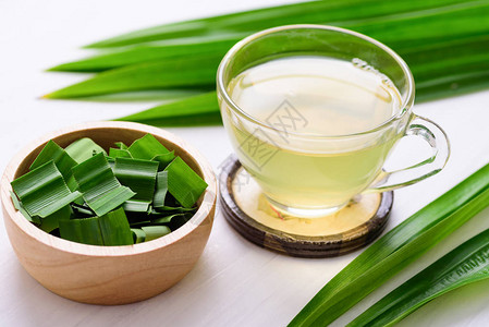 绿茶奶茶用木制背景和亚洲健康饮品背景