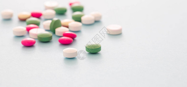 绿背景药品丸和胶囊药剂产品变化特观医疗保健概念等情况高清图片下载-正版图片504258409-摄图网