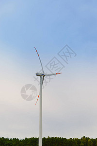 风力涡轮机从风中生产态能源可再生能源风车节省了的天然成分绿图片
