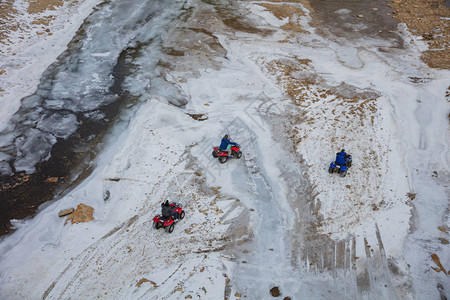 冬季雪地摩托组图片