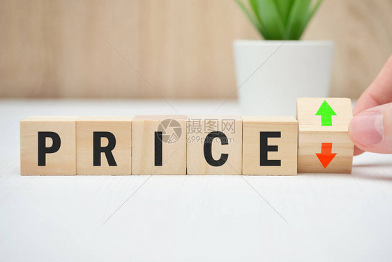 木制砖块价格变动概念的下降和抽象上升图片
